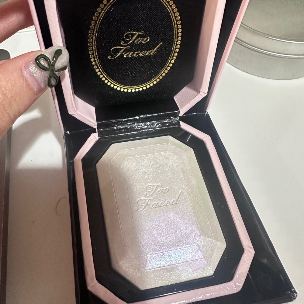 Too faced highlighter